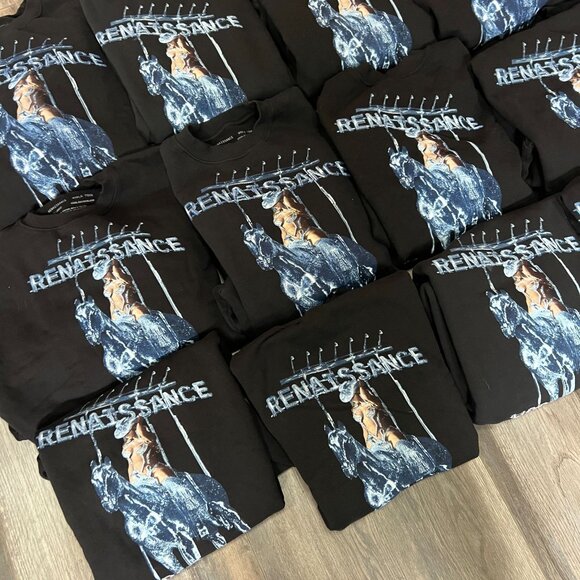 Beyoncé Official Renaissance World Tour Crewneck Sweatshirt Lot Of 12 Size Large - Picture 3 of 11